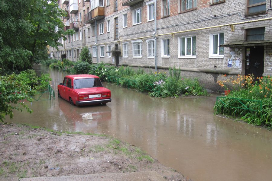 Выявлен самый затопленный двор в Великих Луках (ФОТО)