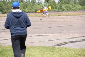 В Великих Луках проходит 7-й Фестиваль авиамодельного спорта (ФОТО)