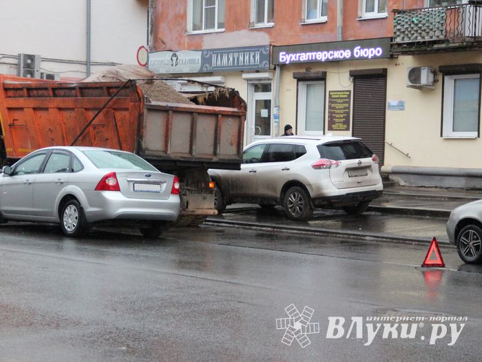 В Великих Луках произошло ДТП (ФОТО)