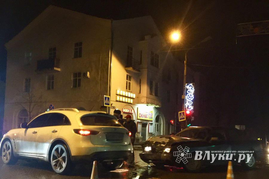 В Великих Луках произошло ДТП (ФОТО)