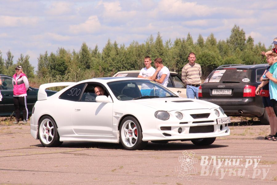 Под Великими Луками прошел второй этап Чемпионата по Drag Racing (фото)