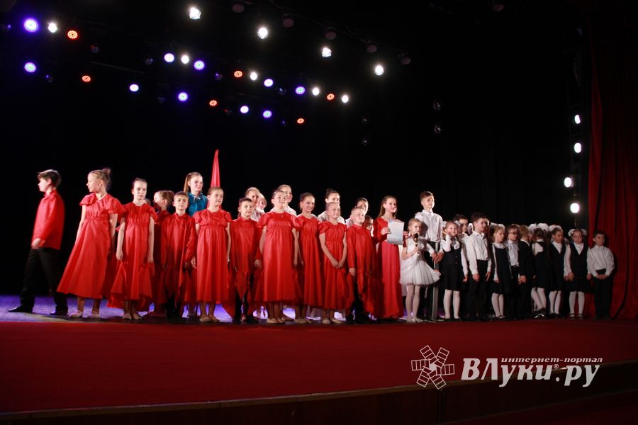 В ДК ЛК состоялся итоговый концерт фестиваля «Великолукская веснянка» (ФОТО)