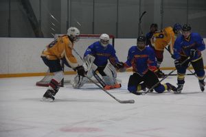 Два зоккейных матча прошли в Великих Луках в рамках Чемпионата города (ФОТО)