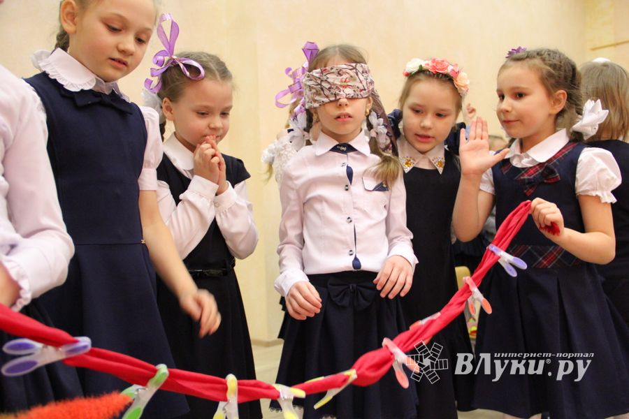 В школе №13 прошёл конкурс «А ну-ка, девочки!» (ФОТО)