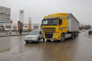  В Великих Луках на площади Калинина опять ДТП (ФОТО)