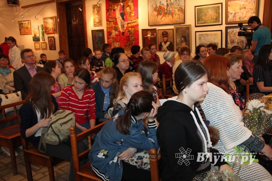 Московские художницы представили великолучана великие города (ФОТО)