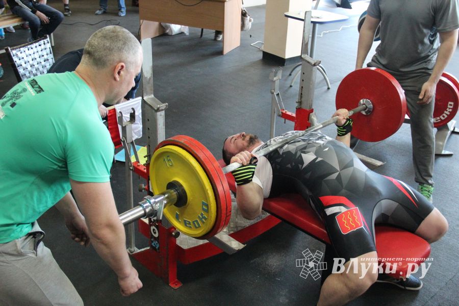 В Великих Луках состоялись Чемпионат и Первенство Псковской области по жиму штанги лежа (ФОТО)