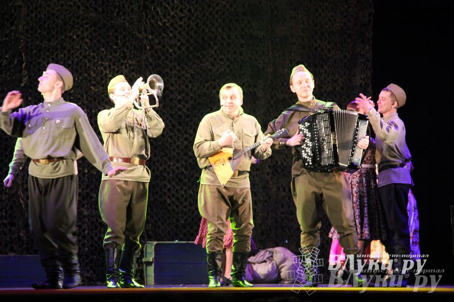 Государственный ансамбль «Русский Север» представил в Великих Луках мюзикл «Василий Теркин»