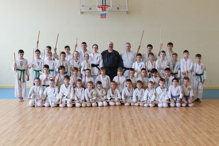 Ученики школы Дзюшин-рю кэмпо каратэ постигали искусство кобудзюцу (ФОТО)