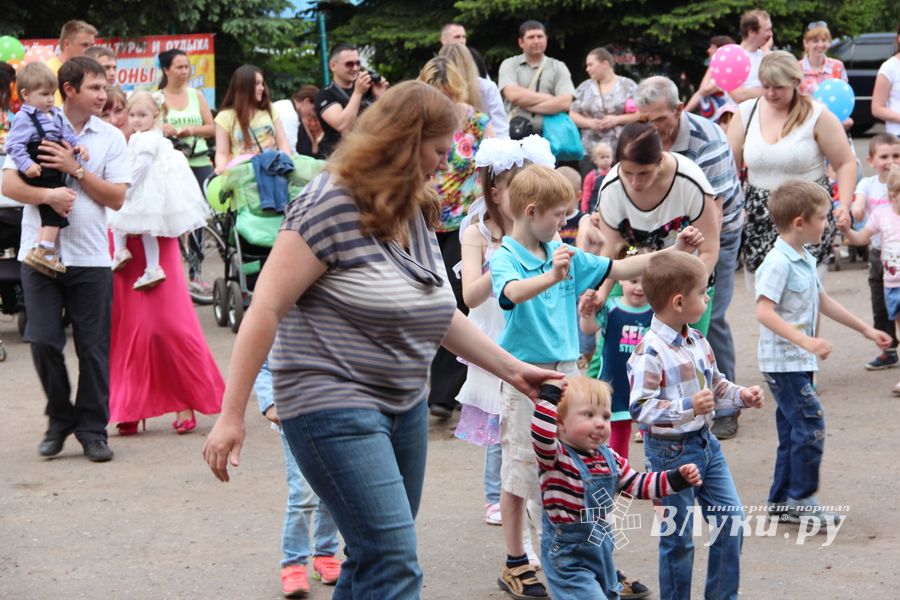 В Великих Луках чествовали близнецов (ФОТО)