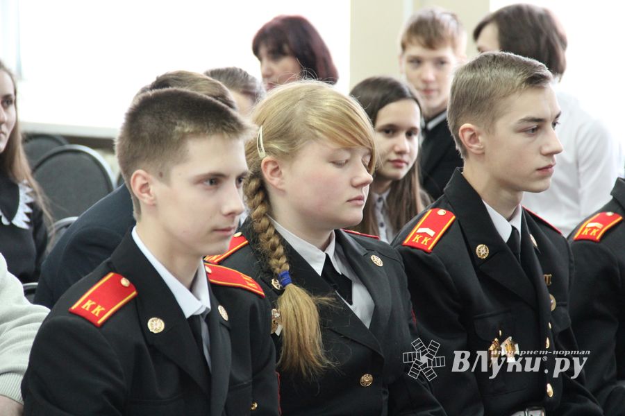 В Великих Луках наградили самых умных школьников 