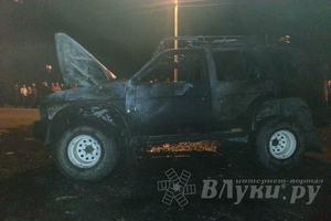 Водитель, сбивший мотоцикл на улице Холмской в Великих Луках, скрылся с места аварии (фото)