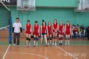 В Великих Луках прошли международные соревнования по волейболу (фото)