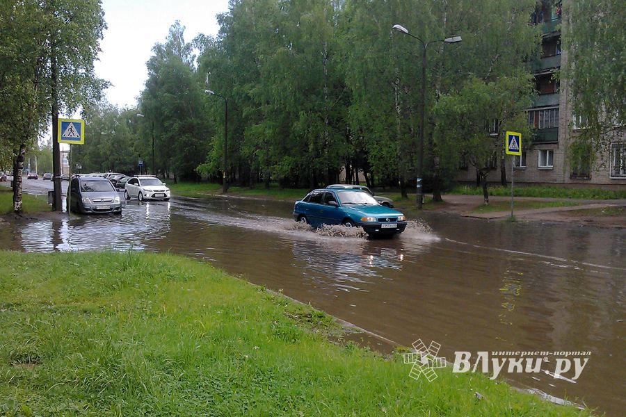 Проспект Гагарина «поплыл» (ФОТО)