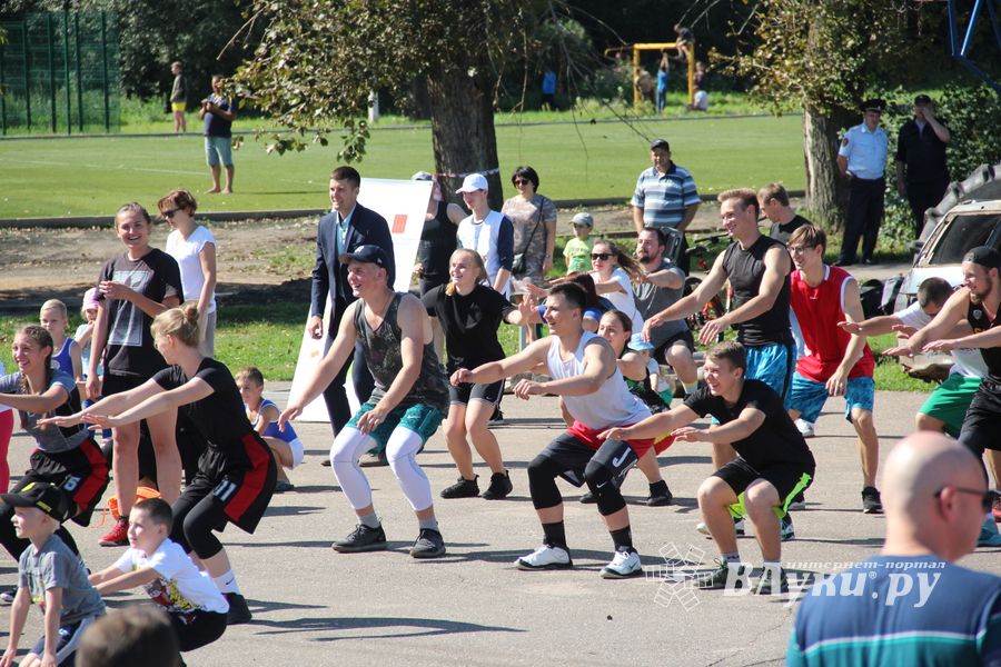 Большой спортивный праздник в Великих Луках (ФОТО)