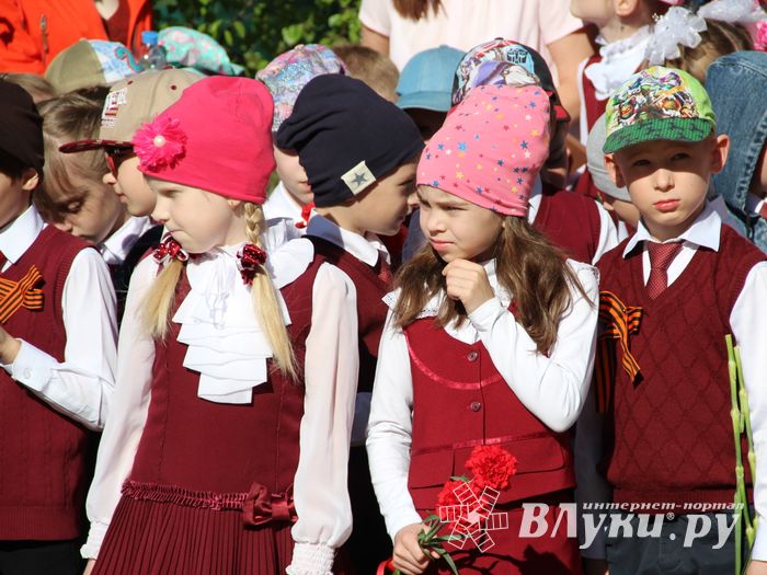 Юные великолучане почтили память бойцов Великой войны (ФОТО)