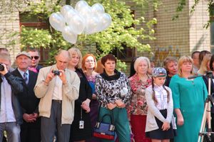 В Великих Луках прозвенели «последние» звонки (ФОТО)