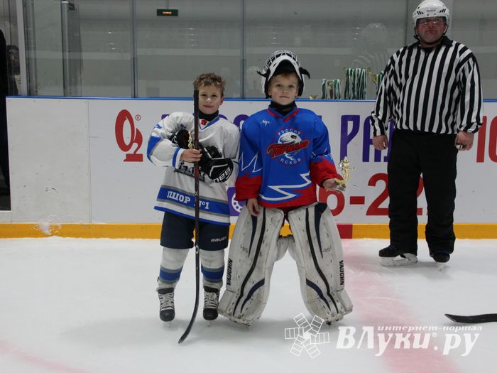Детский турнир по хоккею прошел в Великих Луках (ФОТО)
