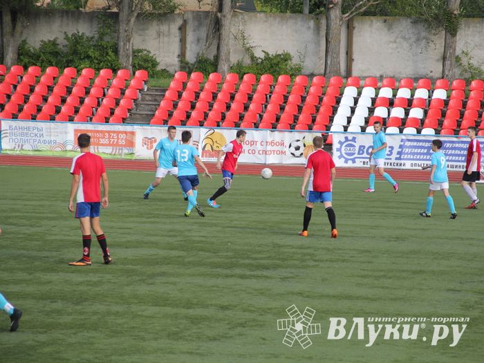 В минувшие выходные великолучане сыграли в футбол (фото)