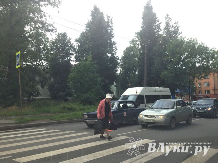 В Великих Луках, на проспекте Гагарина, ДТП (ФОТО)