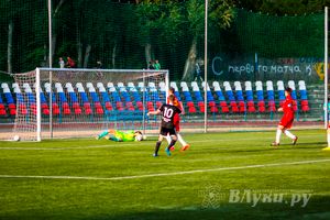 Матчи по футболу в рамках Первенства России проходят в Великих Луках (фото)