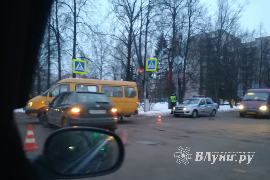 ДТП на перекрестке пр. Ленина и ул. Ставского (ФОТО)