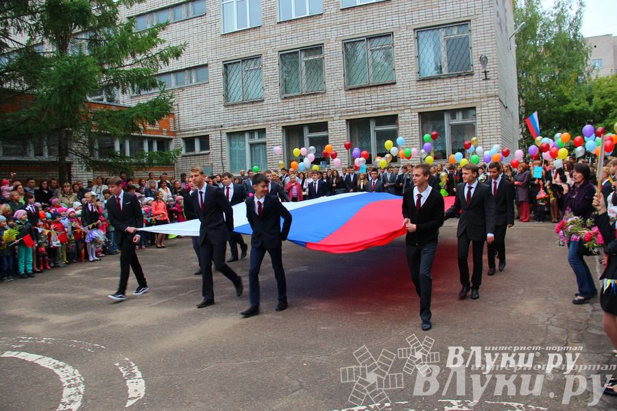 Школы города отметили 1 сентября (фото)