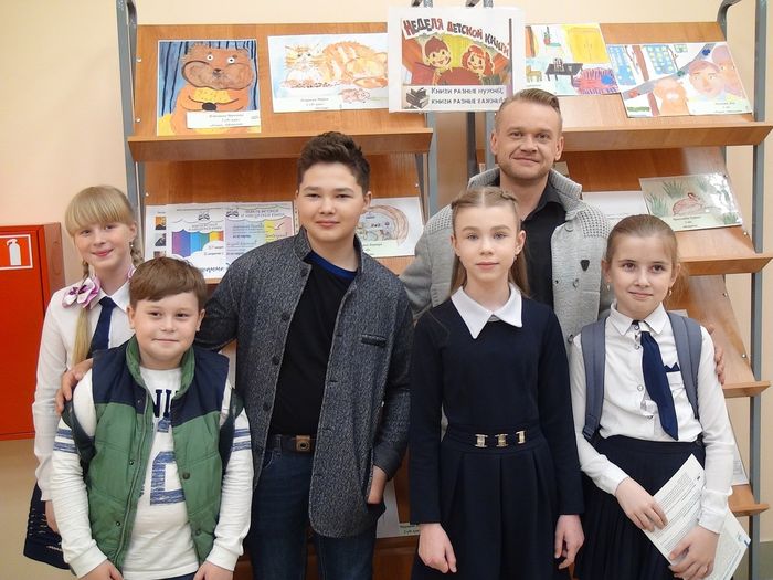 Великолукские школьники собрали макулатуру и снялись в фильме (ФОТО)