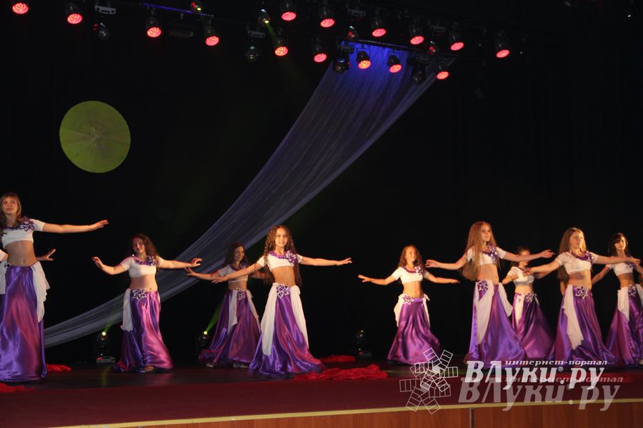 В ДК ЛК прошел музыкально-танцевальный спектакль «Босиком по млечному пути» (фото)