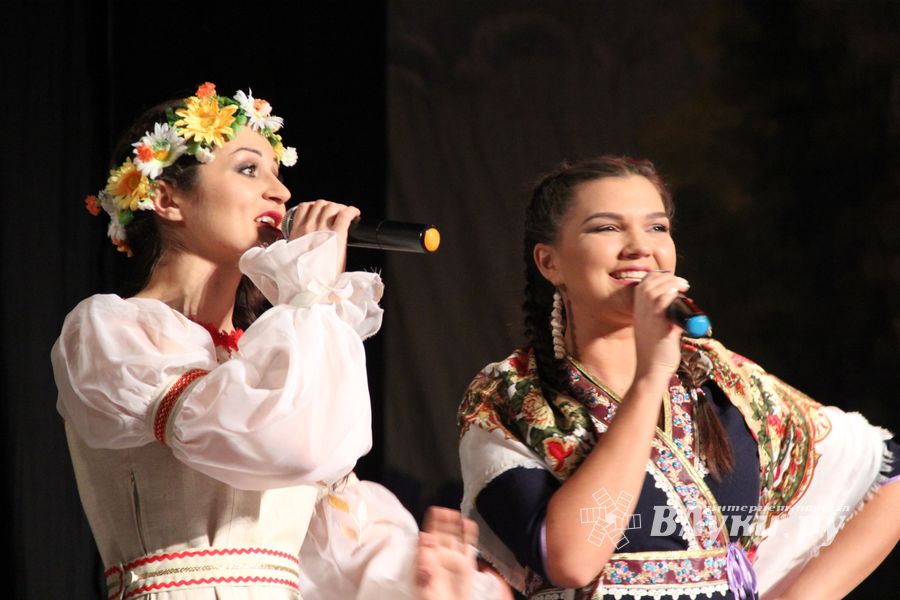 Кони стоят пьяные, хлопцы запряженные — в ГДК Ленина сыграли «Свадьбу в Малиновке» (ФОТО)