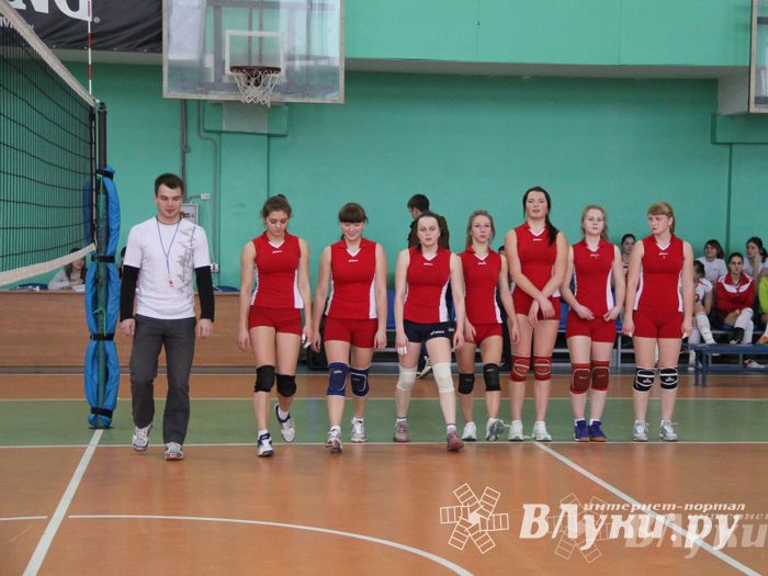 В Великих Луках прошли международные соревнования по волейболу (фото)