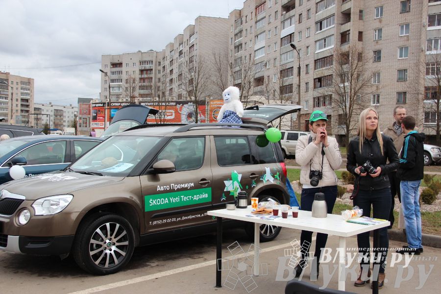 В Великих Луках прошла автомобильная ярмарка