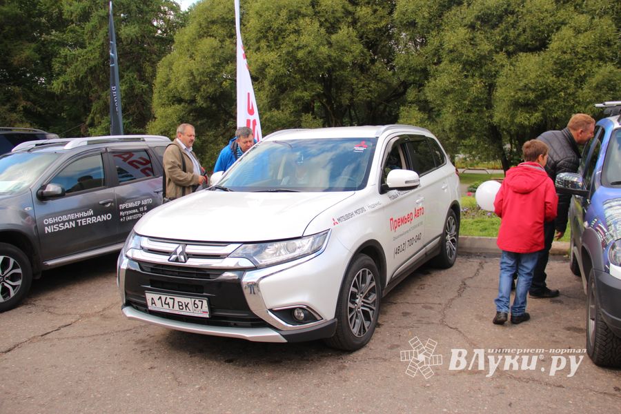 В Великих Луках прошла «Автовыставка 2017» (ФОТО)