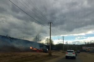 ФОТОФАКТ: В Великих Луках горит путепровод