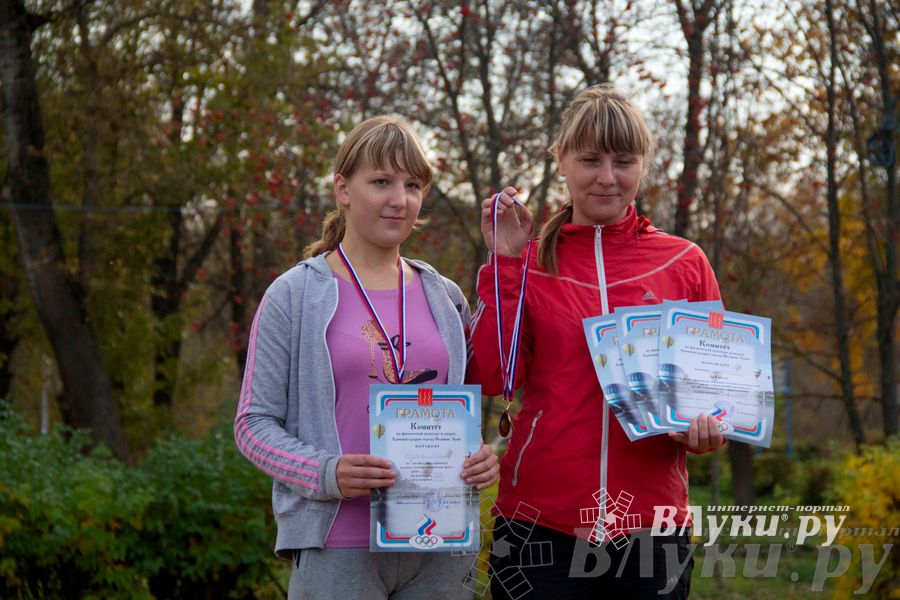 В Великих Луках прошел «Осенний кросс» 