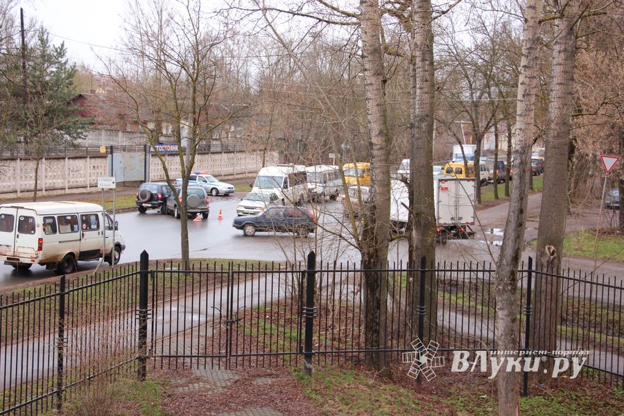 Фотофакт: ДТП на проспекте Гагарина в Великих Луках