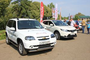 ​В Великих Луках в День Города прошла «Автовыставка 2018 - ЛЕТО» (ФОТО)
