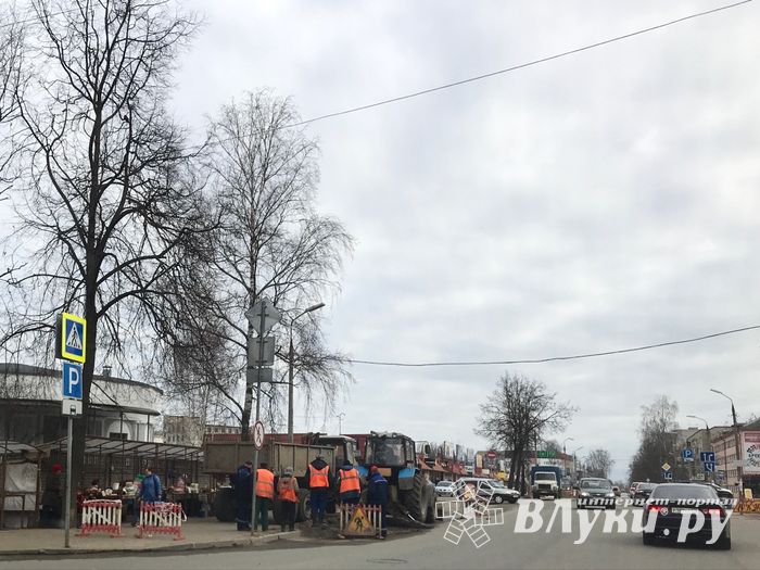 На Октябрьском пр-те и сегодня затруднено движение (ФОТО)