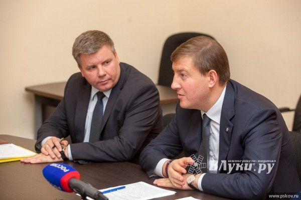 Андрей Турчак провел прием граждан в приемной президента РФ в Пскове (фото)