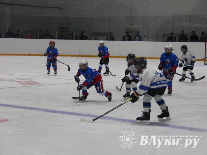 Детский турнир по хоккею прошел в Великих Луках (ФОТО)
