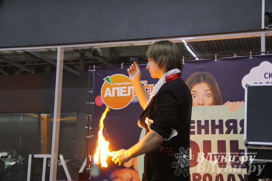 В ТЦ «Апельсин» прошла весенняя ночь распродаж