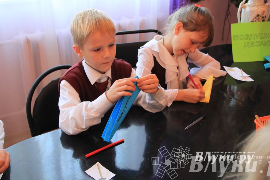 Великолукских лицеистов посвятили в «Маленькие мастера»