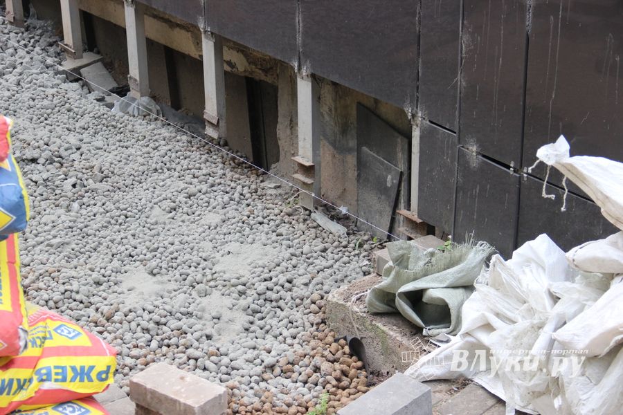 Устали ждать обещанного от властей Великих Лук и взяли дело в свои руки (ФОТО)