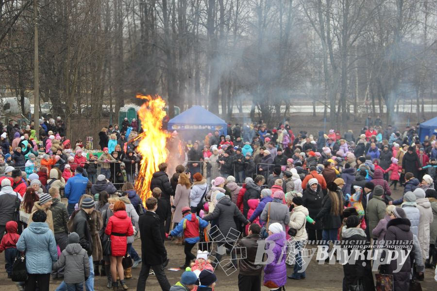 Гуляния широкой великолукской Масленицы