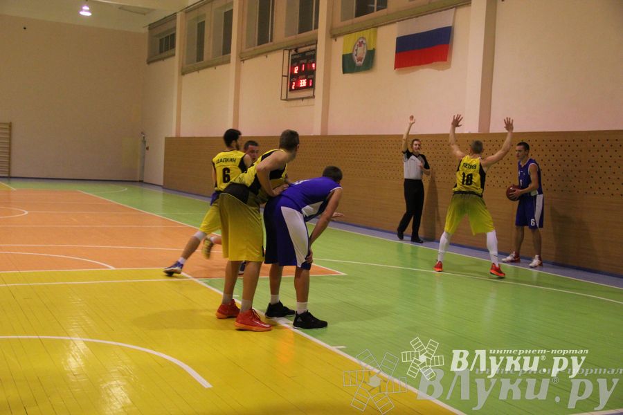 В Великих Луках проходят игры Чемпионата АСБ (фото)