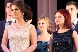 В Великих Луках выпускникам вручили медали «За особые успехи в учении» (ФОТО)