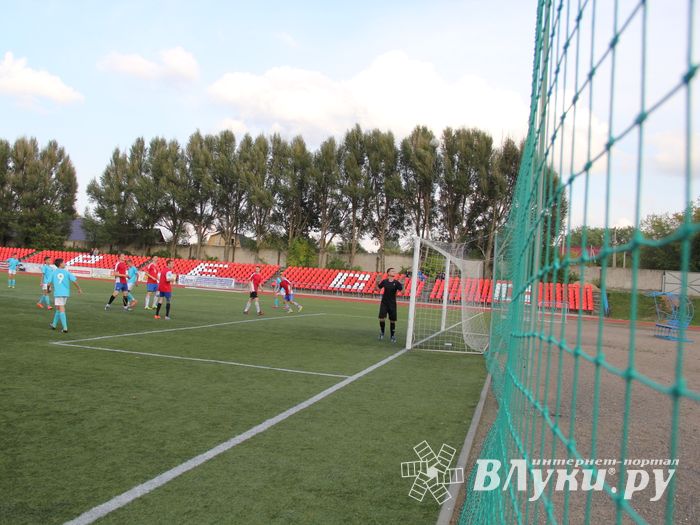 В минувшие выходные великолучане сыграли в футбол (фото)