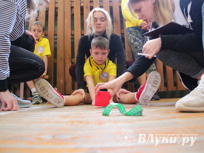В Великих Луках проходят спортивные соревнования среди дошколят «Юные олимпионики» (ФОТО)