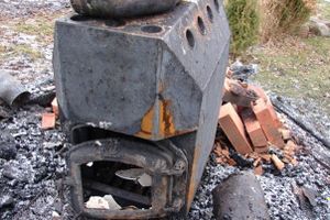 Нарушение правил пожарной безопасности стало причиной пожара в Порховском районе (фото)