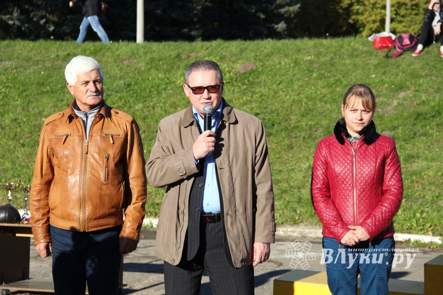 Легкоатлетический осенний кросс прошел в Великих Луках (фоторепортаж)